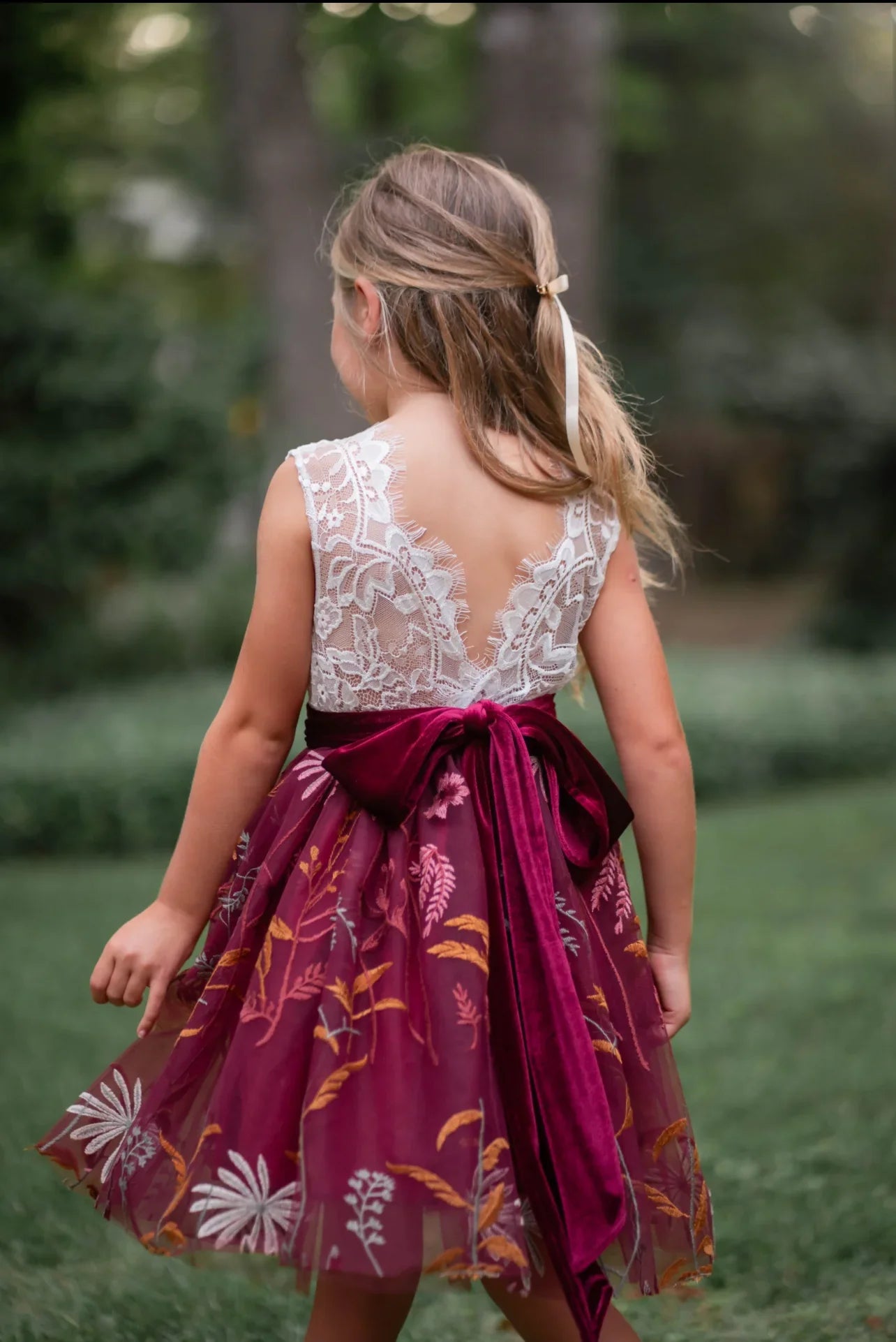 Back view of V-shaped lace back and burgundy velvet bow